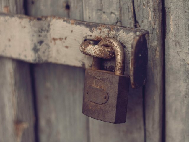 How to remove a broken key from a lock