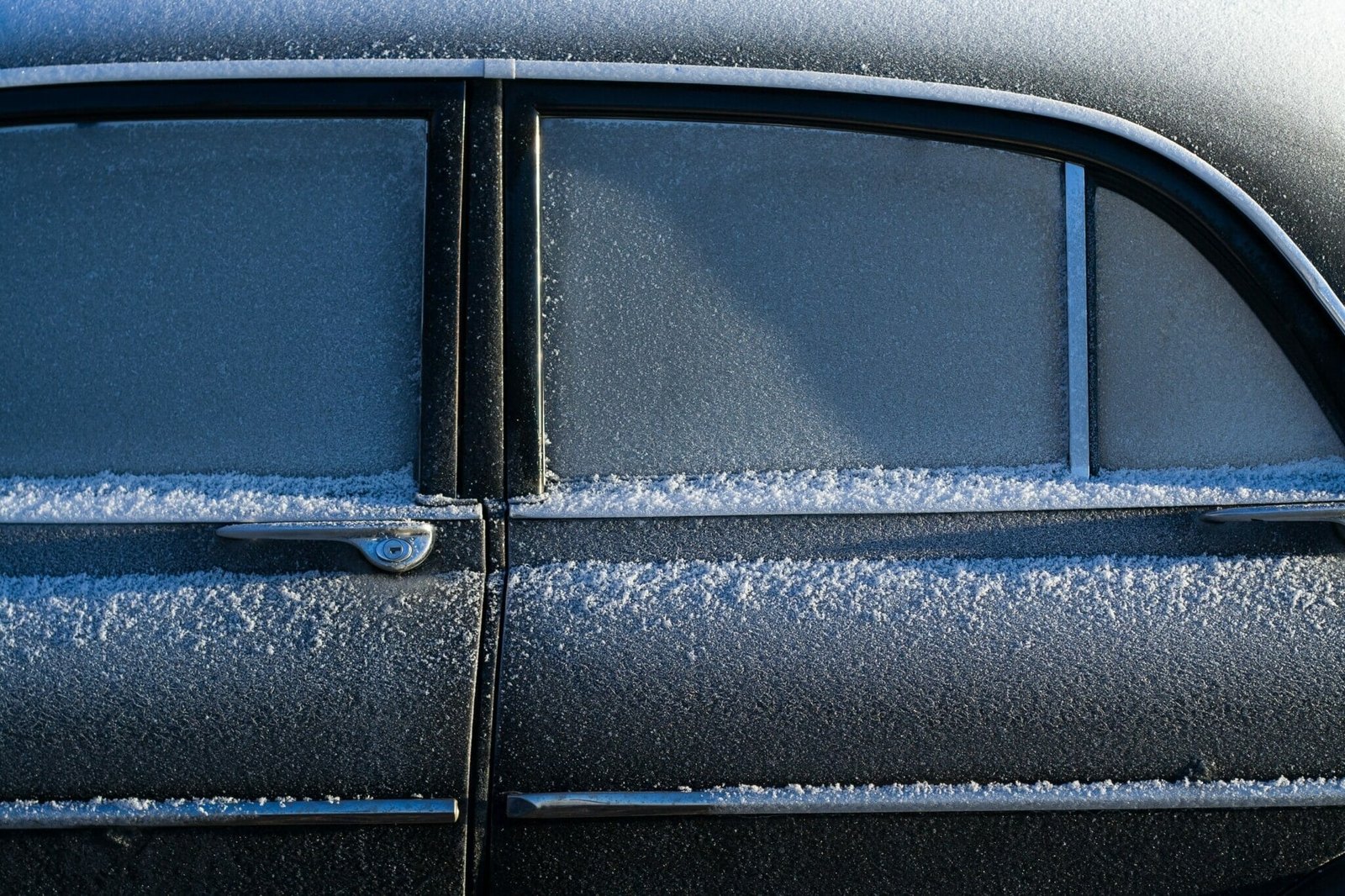 How to de-ice your car without damaging it