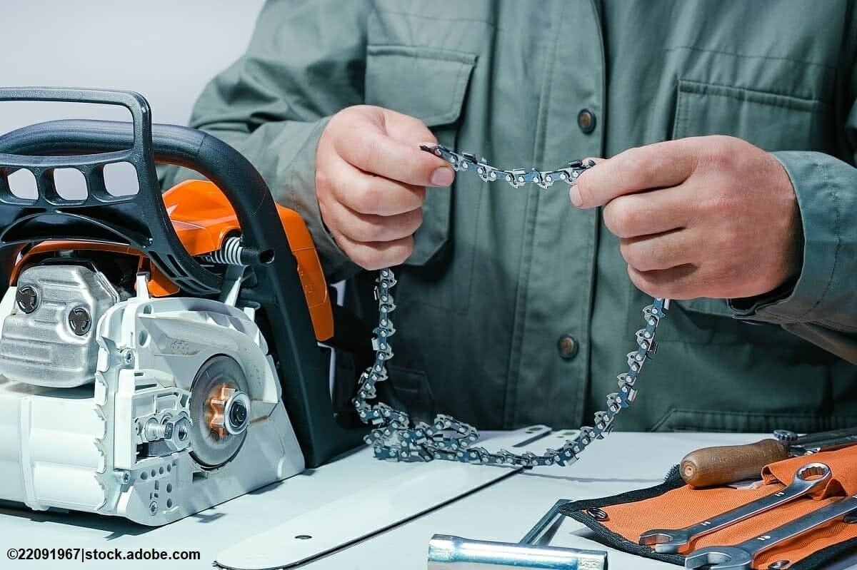 How to Change a Chainsaw Chain