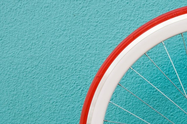 How to check bicycle tyre pressure