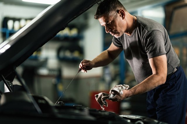 How to check your car's engine oil level