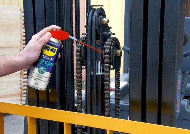 How to choose between dry lubricant and grease