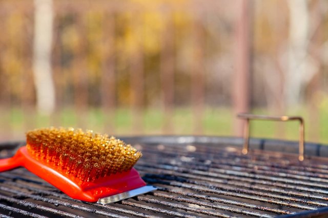 How to clean a barbecue grill