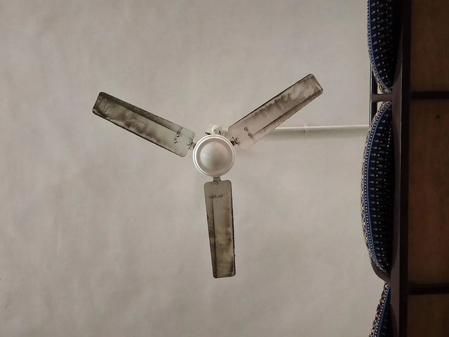 How to clean dust off a ceiling fan