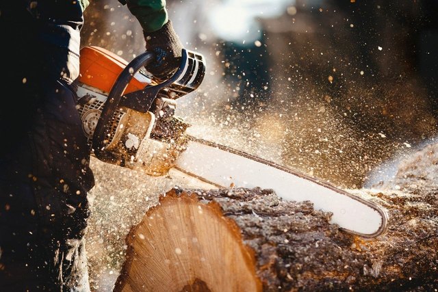 How to Clean a Chainsaw Carburettor