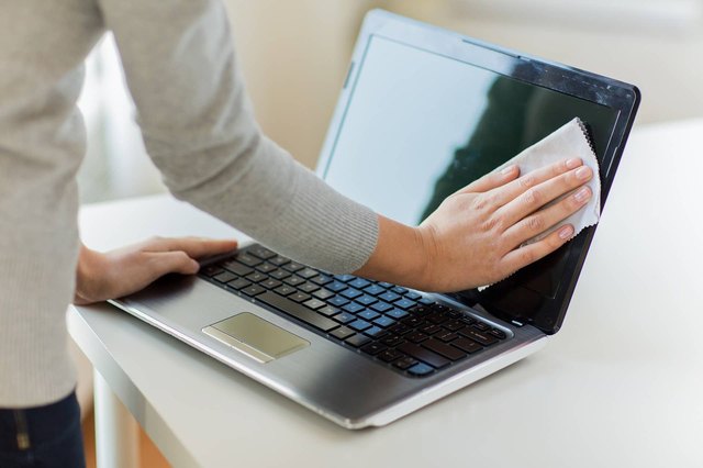 How to clean a computer or laptop screen