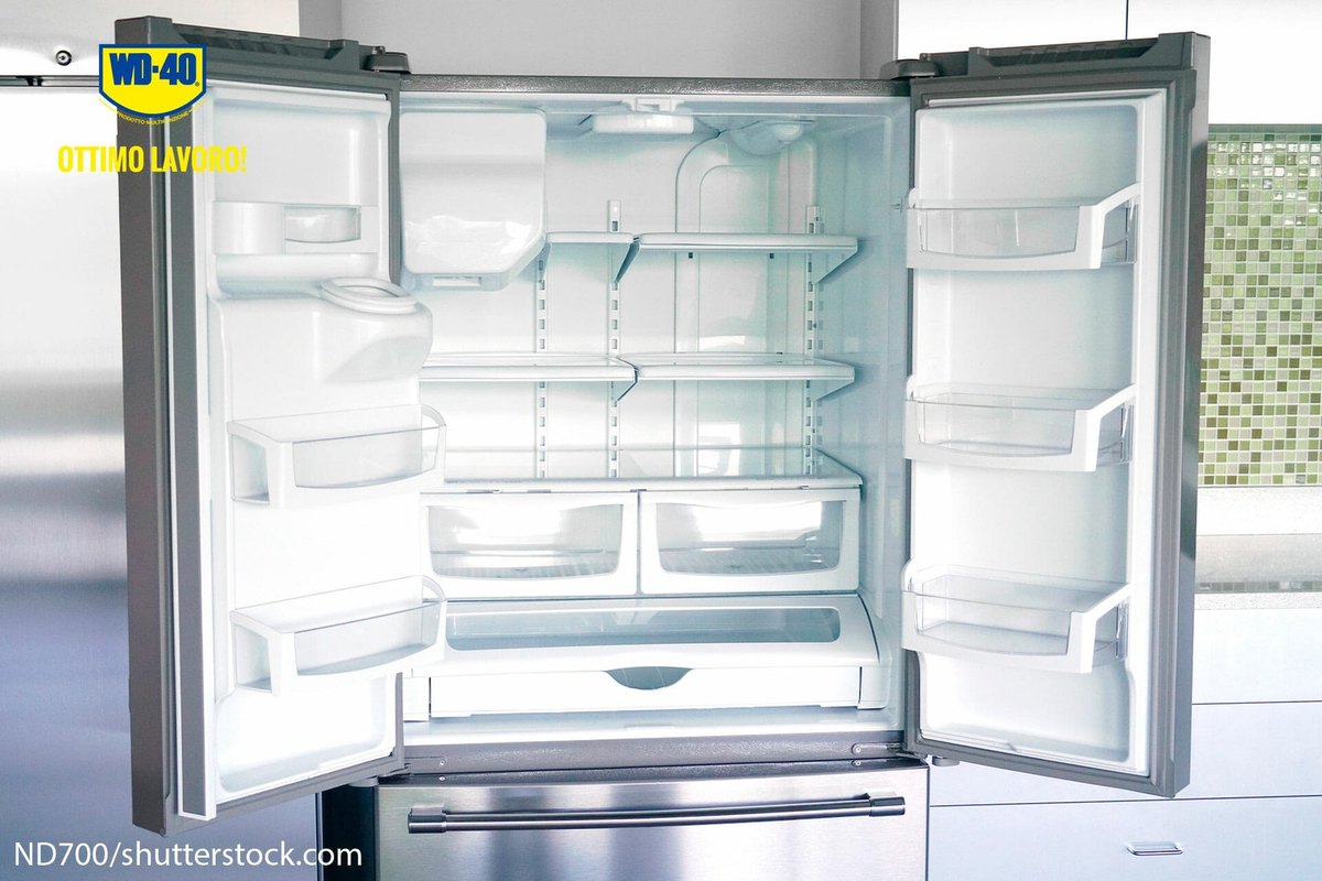 Wash the compartments, shelves and drain
