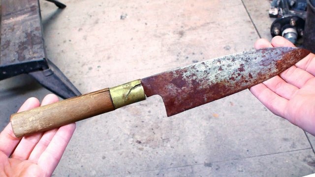 How to clean a rusty knife