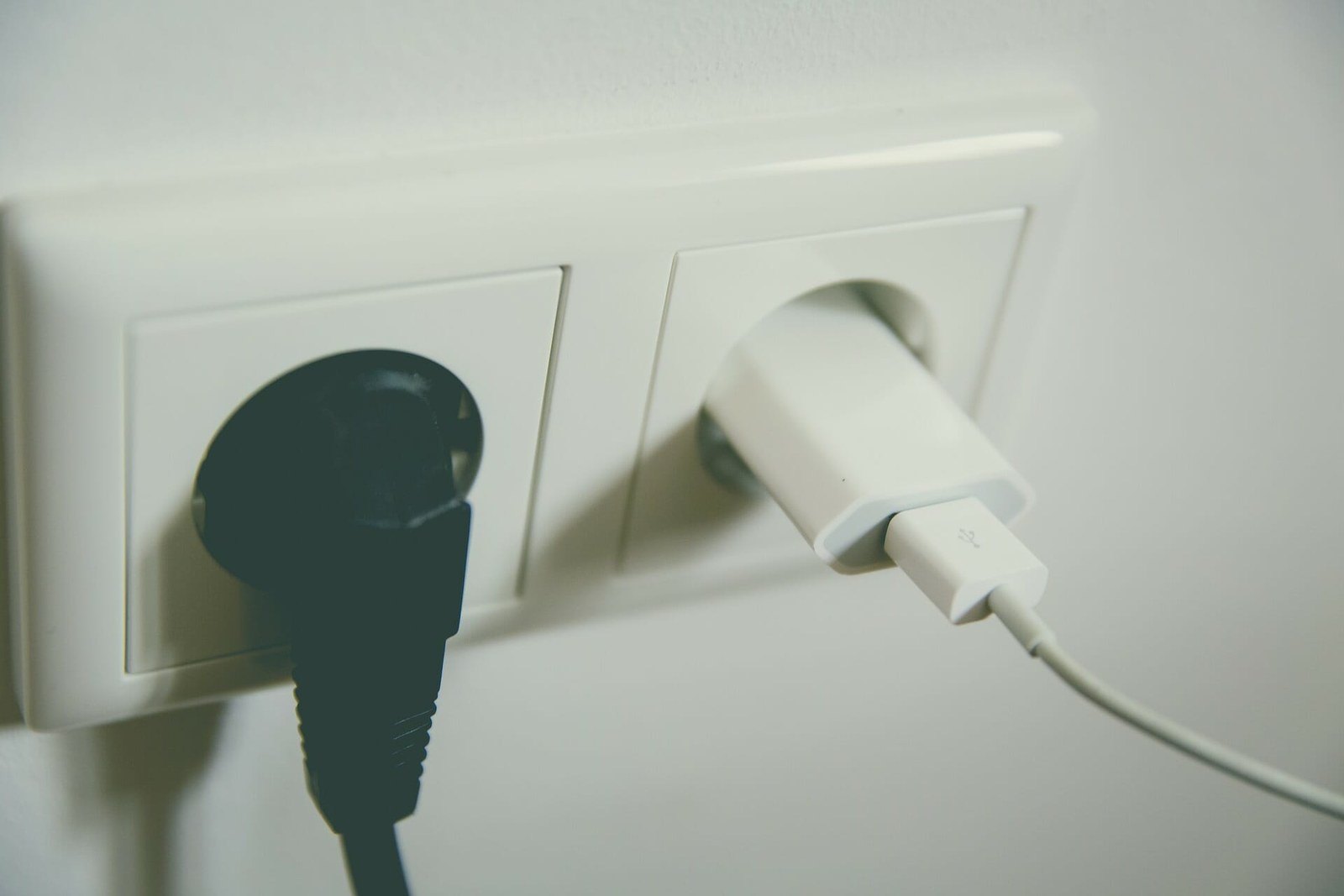 How to Safely Clean an Electrical Socket