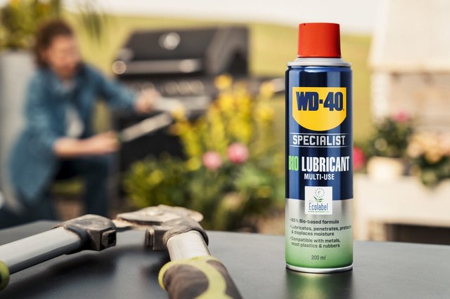 How to clean and maintain garden tools