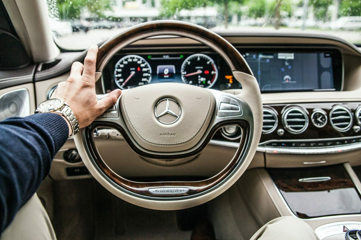 Як почистити і доглянути салон автомобіля