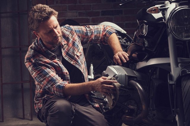 How to clean a motorcycle exhaust manifold
