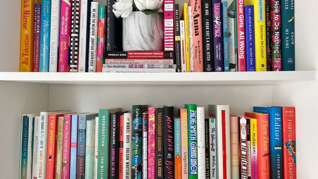 How to clean shelves of dust, grease and stickers