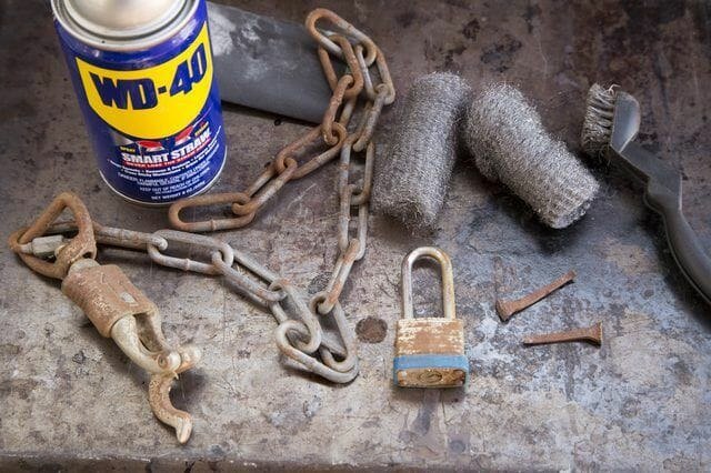 How to open a rusty padlock