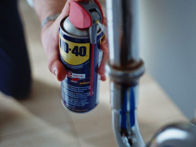 How to free a stuck sink trap
