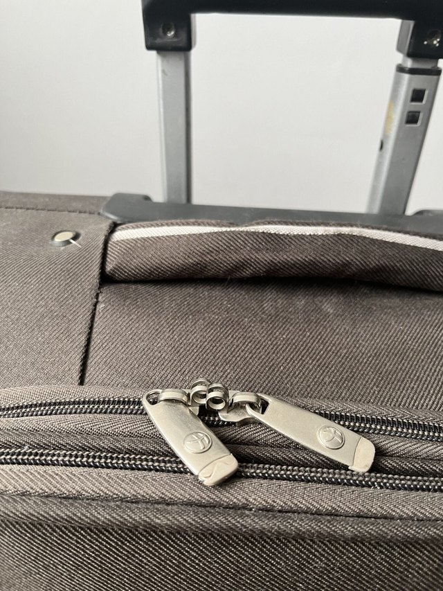 How to lubricate a suitcase zipper