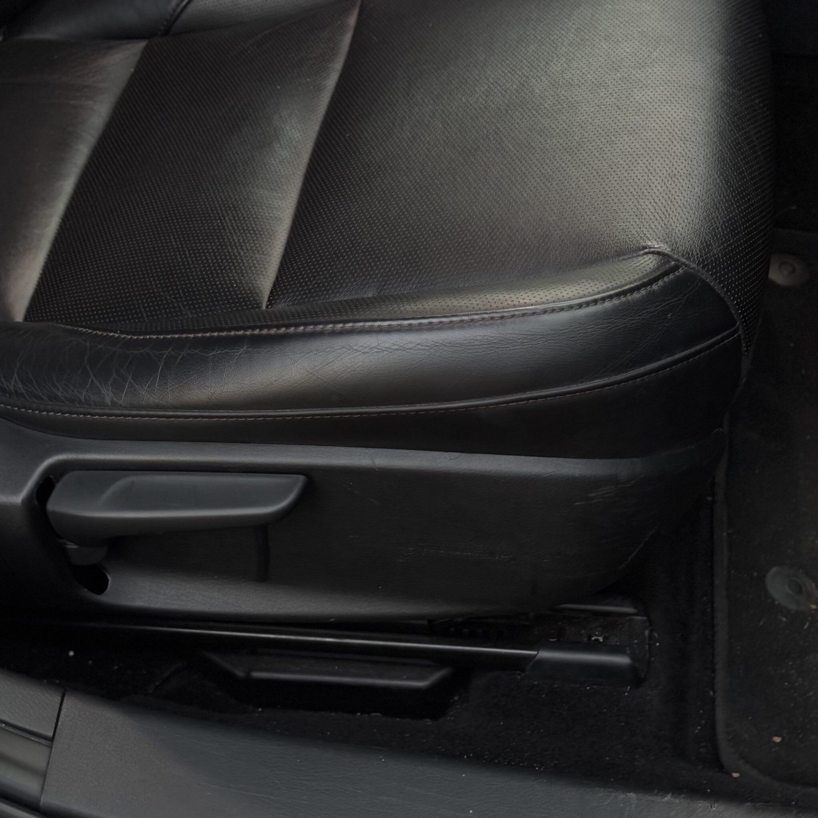 How to lubricate car seat rails