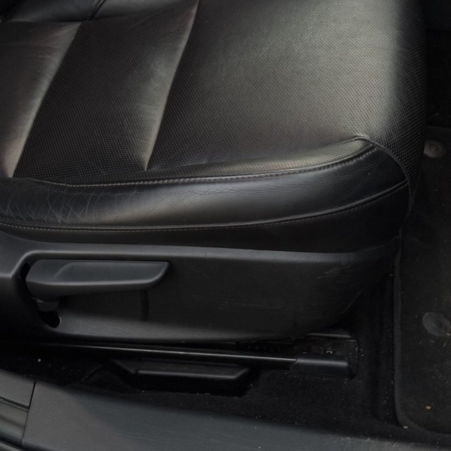 How to lubricate car seat rails