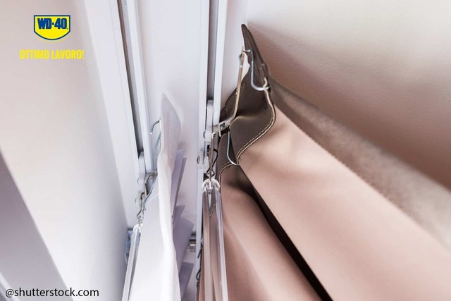 How to Lubricate Curtain Rails