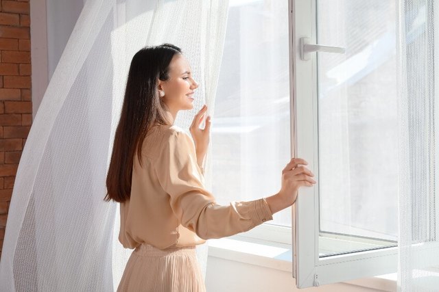How to lubricate windows: hinges, hardware and seals