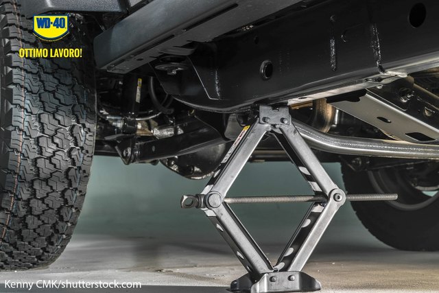 How to maintain a car jack