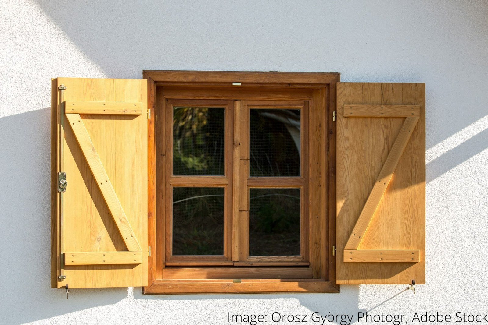 How to Maintain a Cremone Window Handle