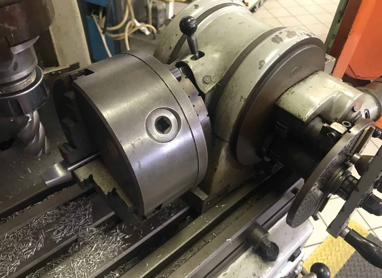 How to Maintain a Milling Machine Dividing Head