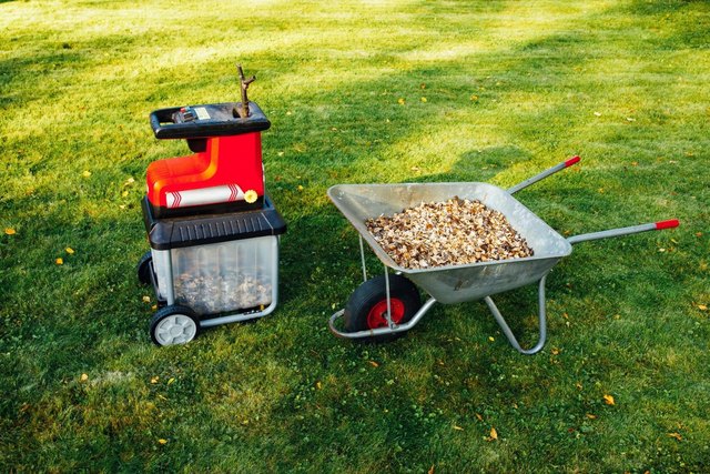 How to maintain a garden shredder