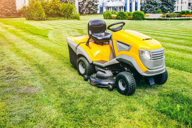 How to maintain a ride-on lawn mower