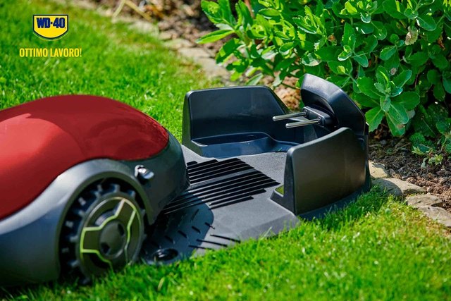 How to maintain a robotic lawn mower