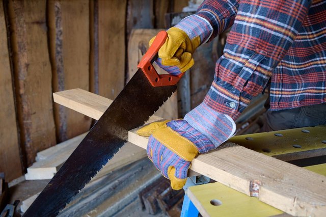 How to Maintain a Saw: Clean, Lubricate, Sharpen