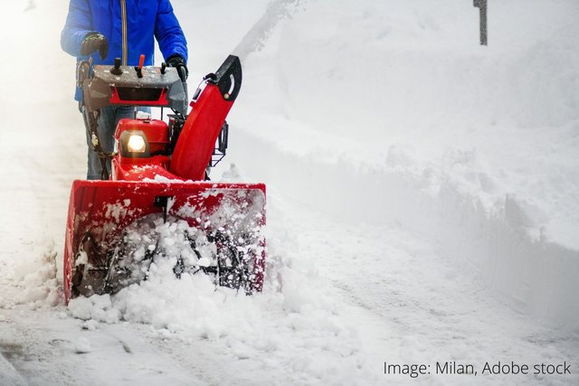 How to Maintain a Snow Blower