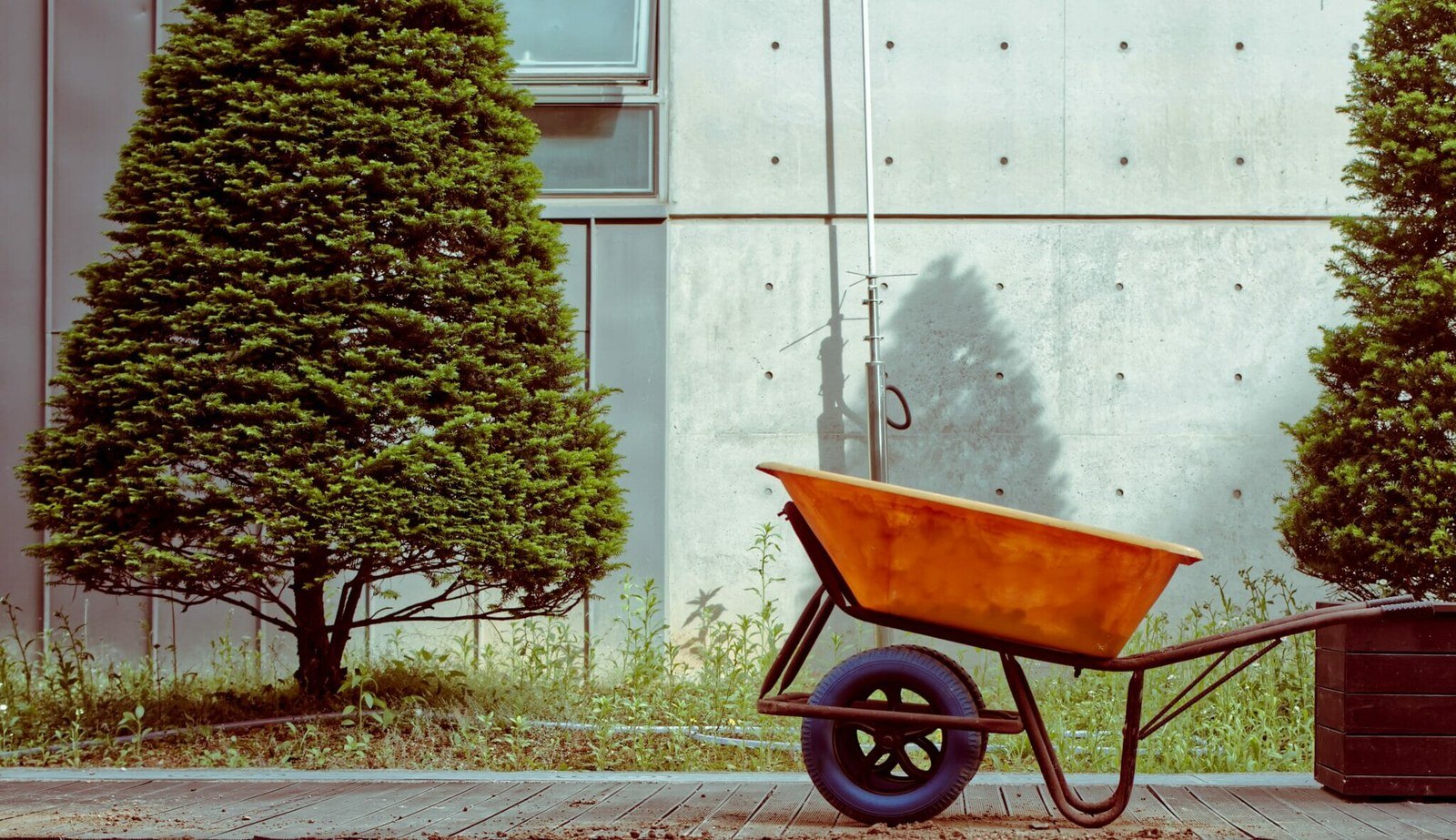 How to maintain a wheelbarrow