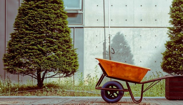 How to maintain a wheelbarrow
