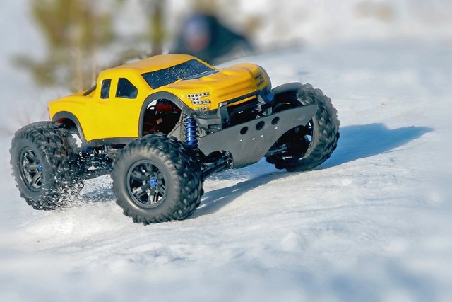 How to Maintain an RC Car