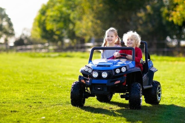 How to Maintain a Children's Electric Car