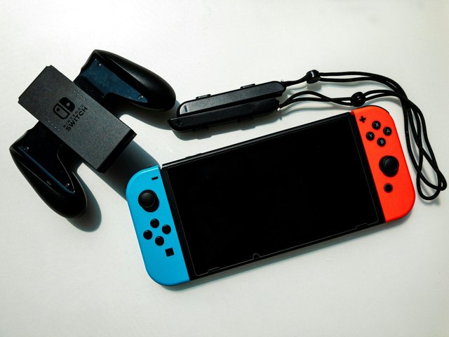 How to Clean Nintendo Switch Joy-Con Contacts