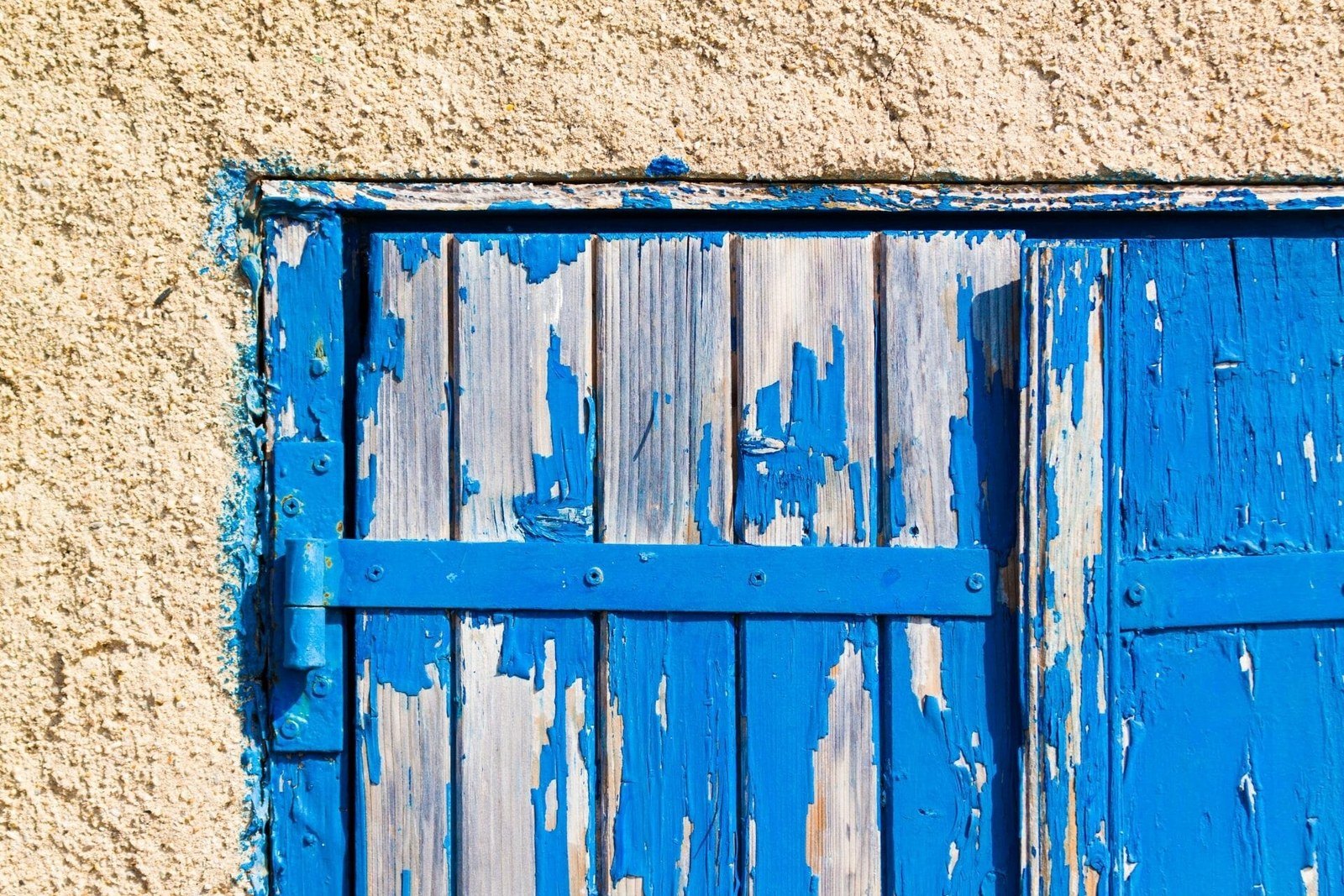 How to Maintain Wooden Shutters