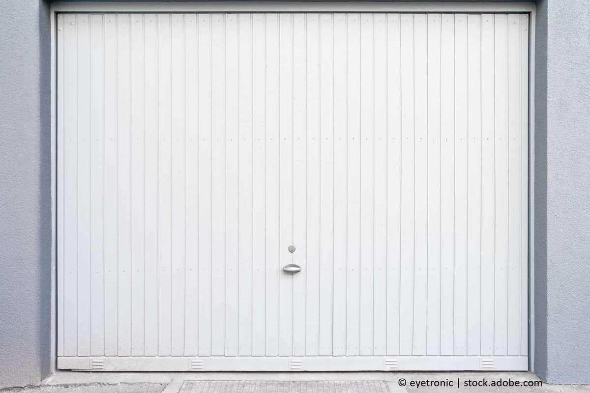 How to Open a Frozen Garage Door