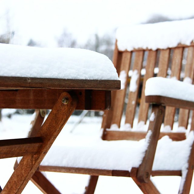How to prepare garden furniture for winter