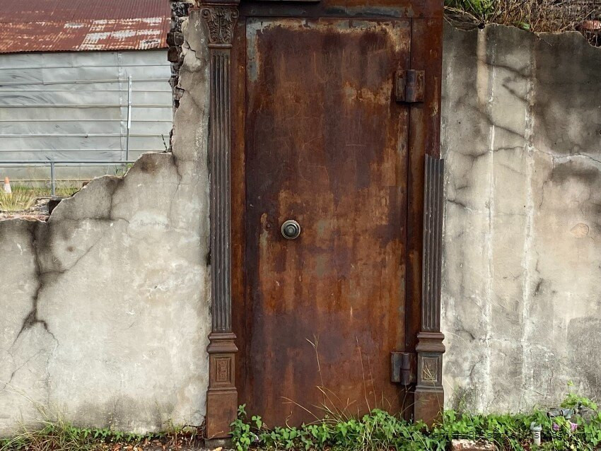 How to Prevent Rust on Metal Doors