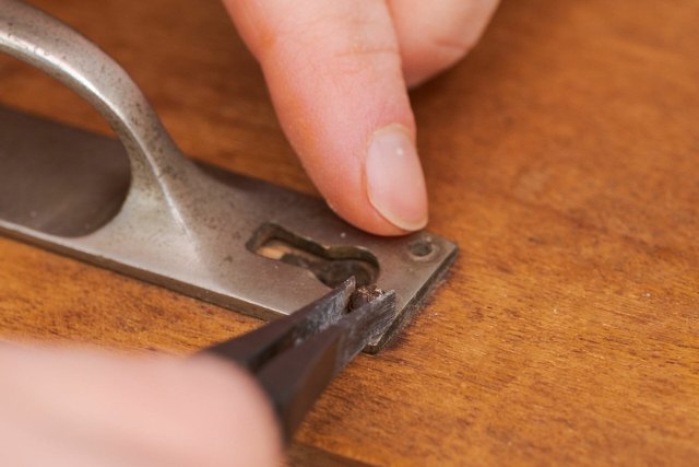 How to remove a stripped screw