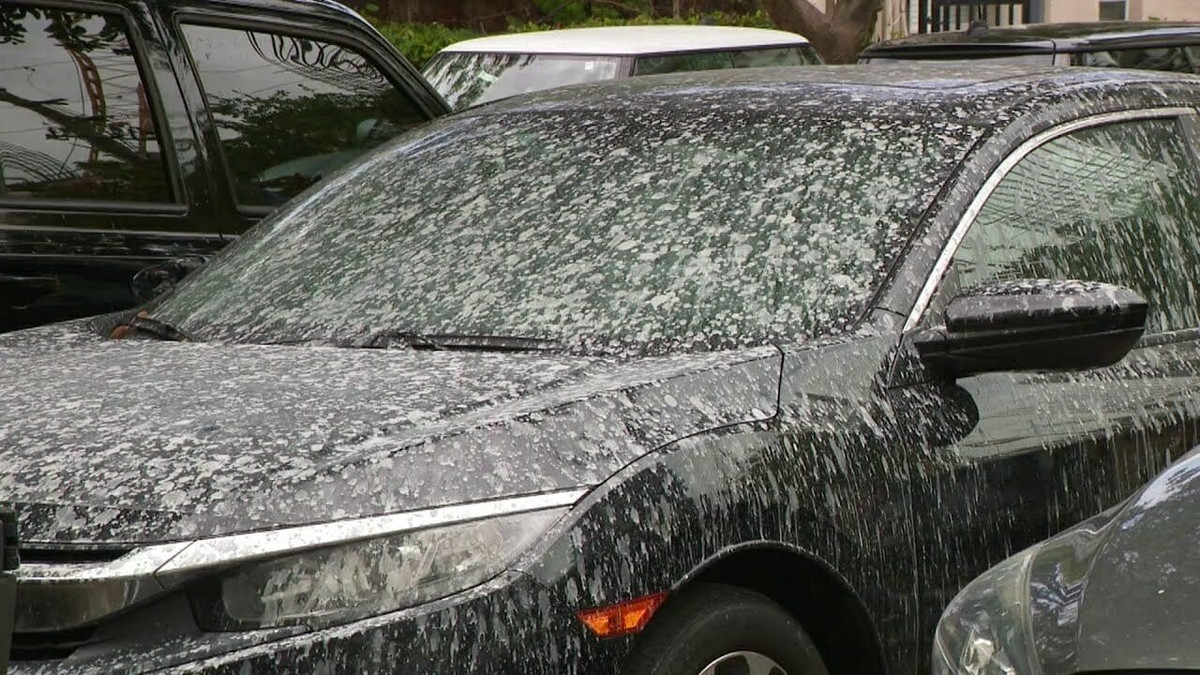 How to Remove Cement Splashes from a Car
