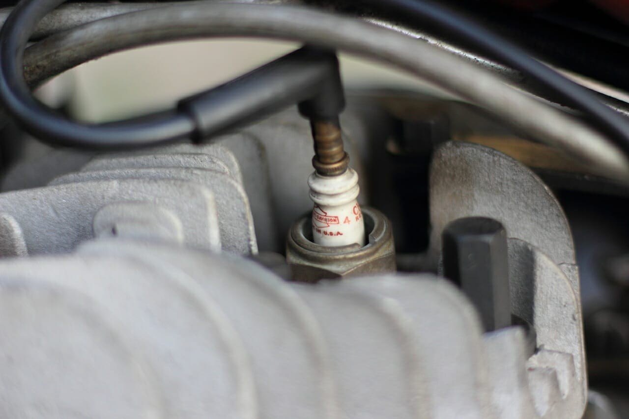 How to remove moisture from spark plugs