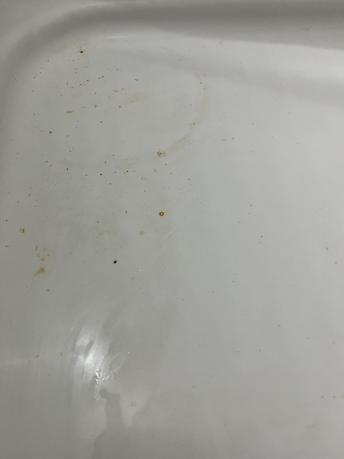 How to remove rust from a bathtub