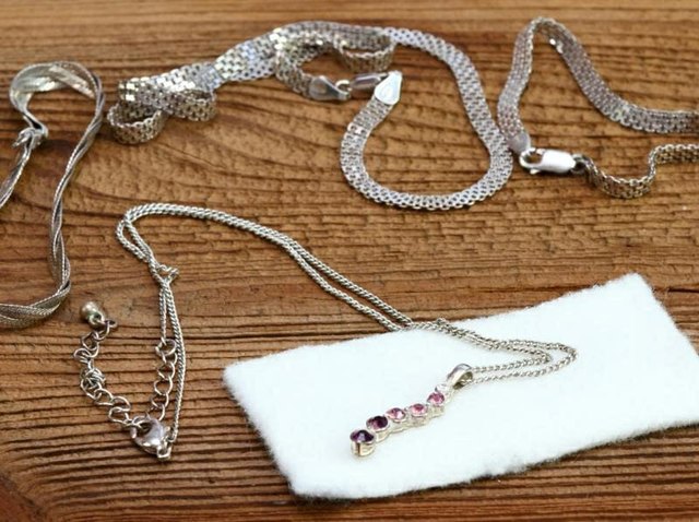 How to remove rust from a necklace chain