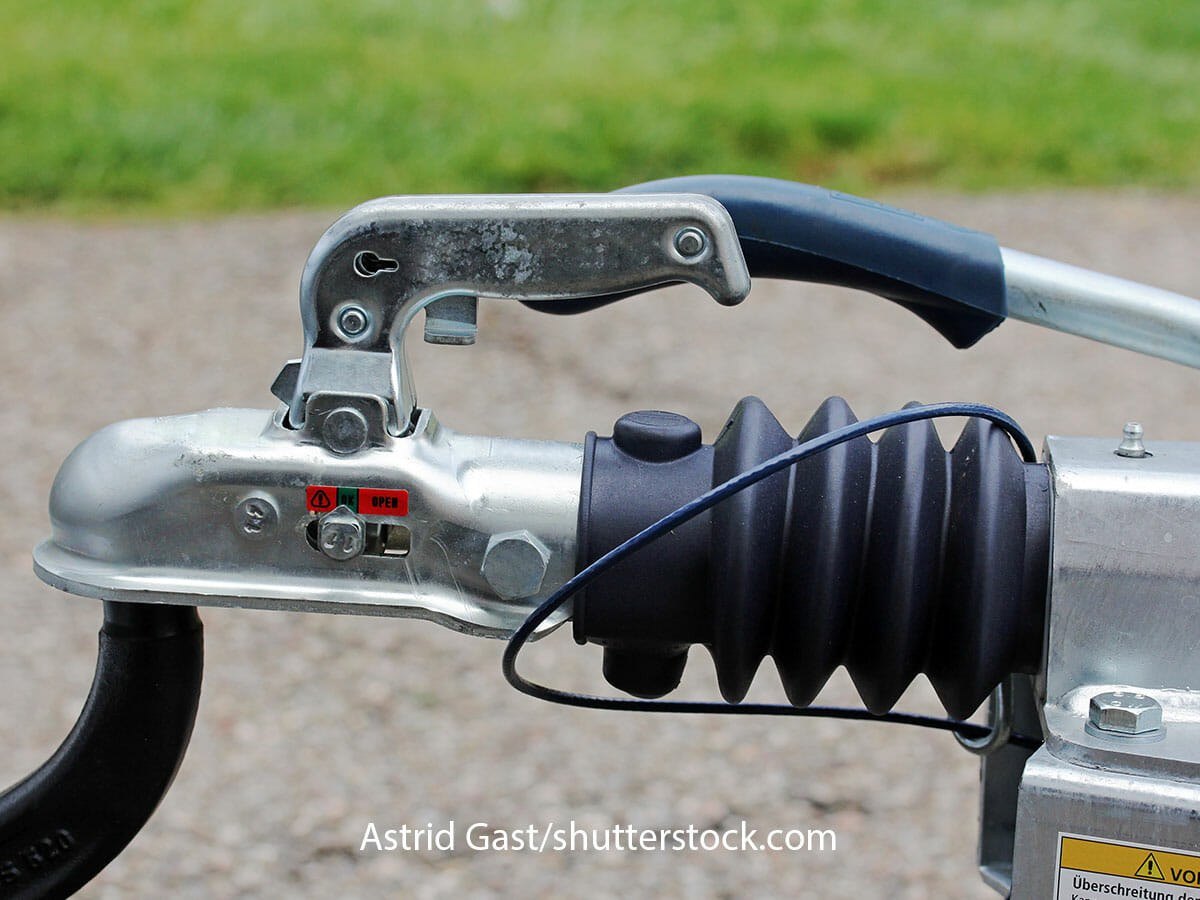 Identify the type of trailer coupling