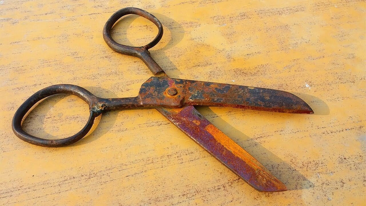 How to remove rust from scissors