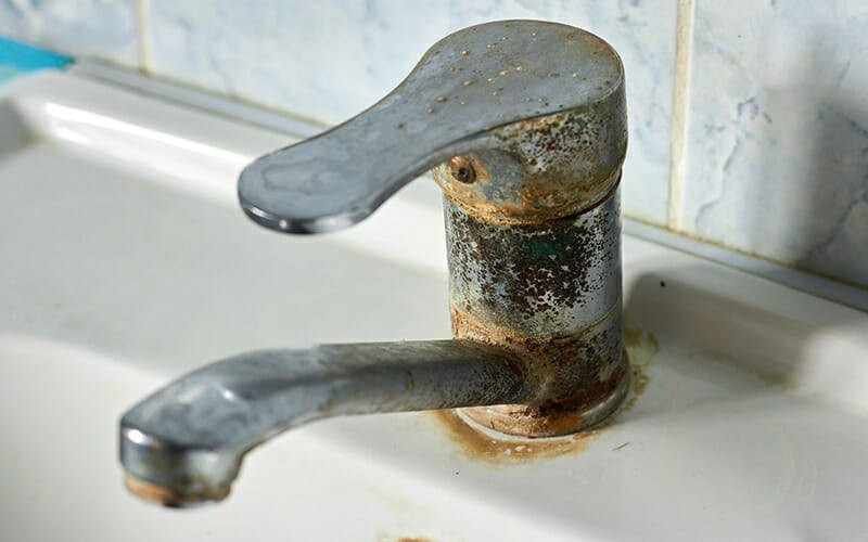 How to remove rust from taps