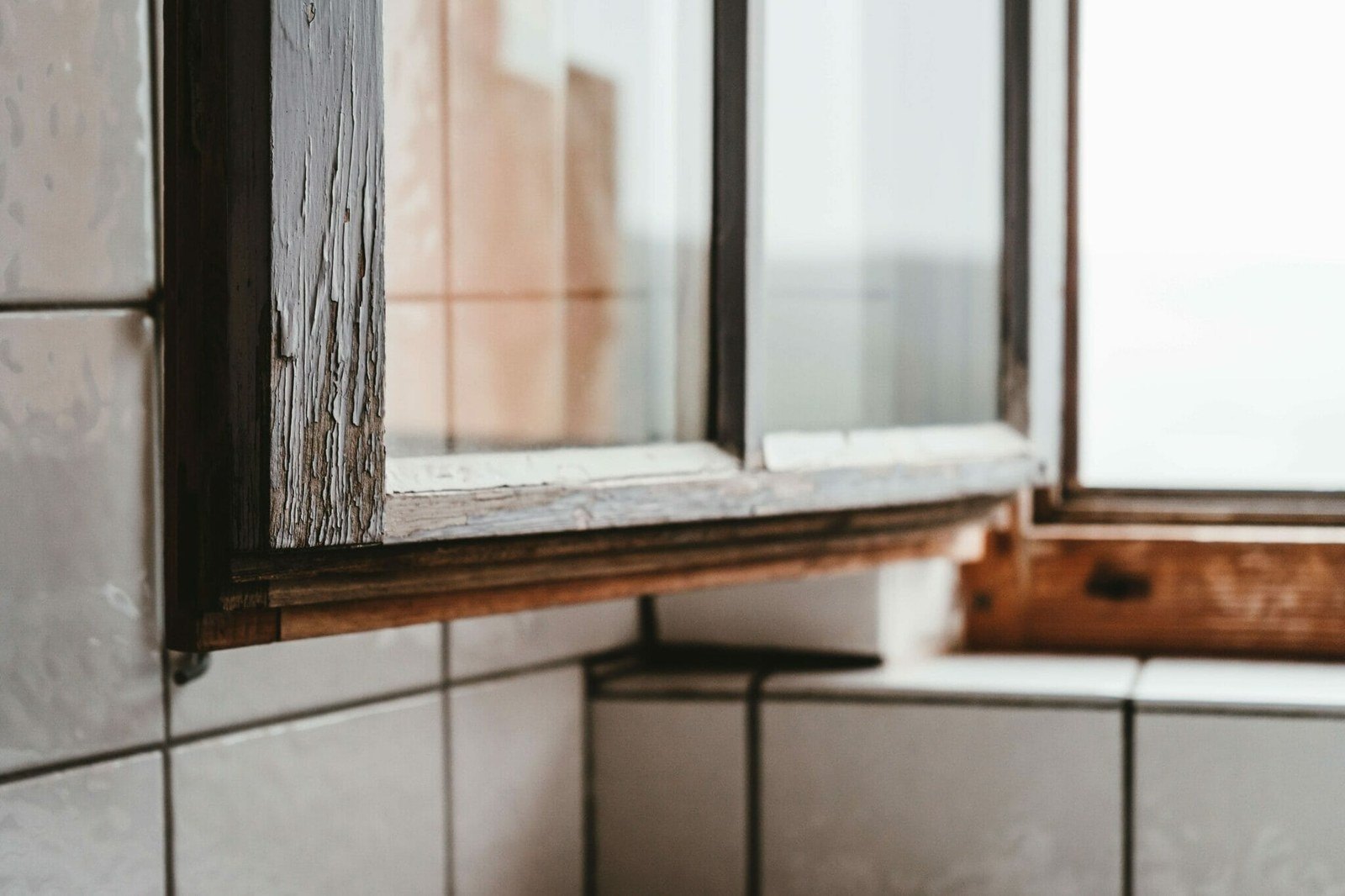 How to remove rust stains from tiles